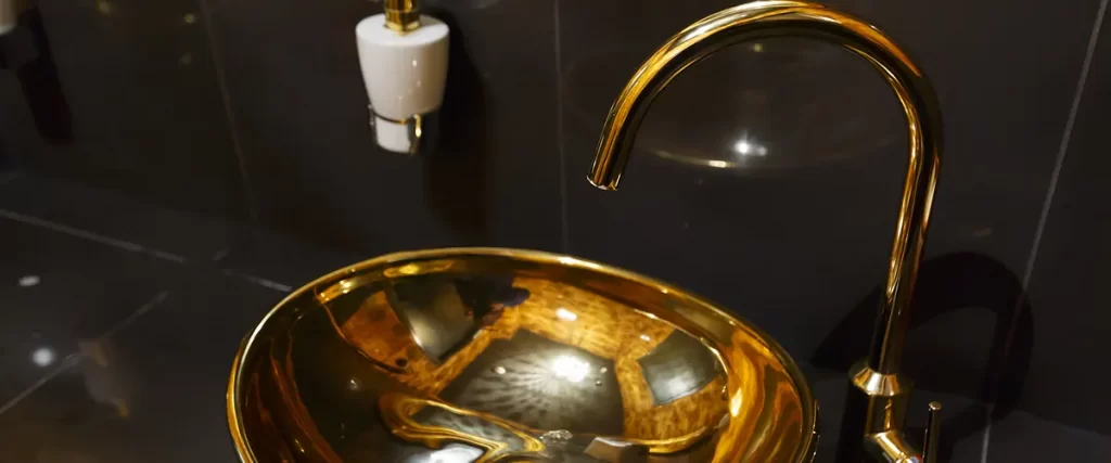 brass-accents-in-bathroom