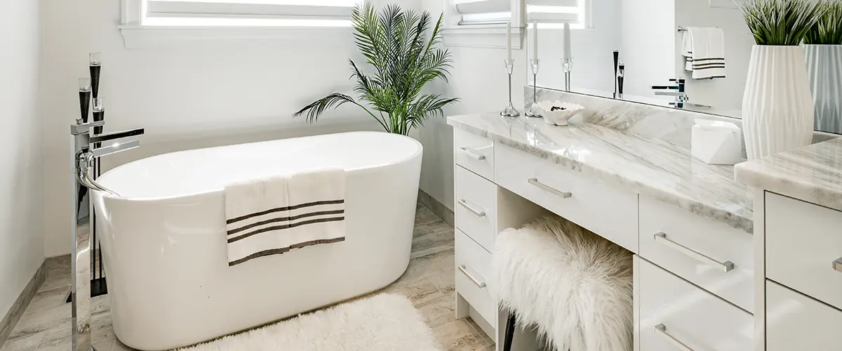 White freestanding bathtub