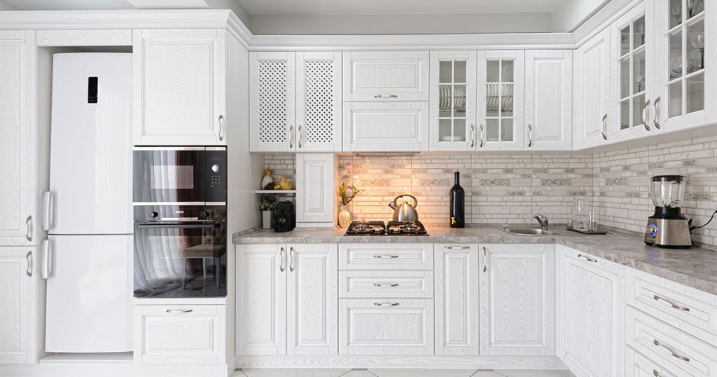 Transitional cabinets with appliances, backsplash, and tile flooring in a kitchen renovation cost in Vaughan